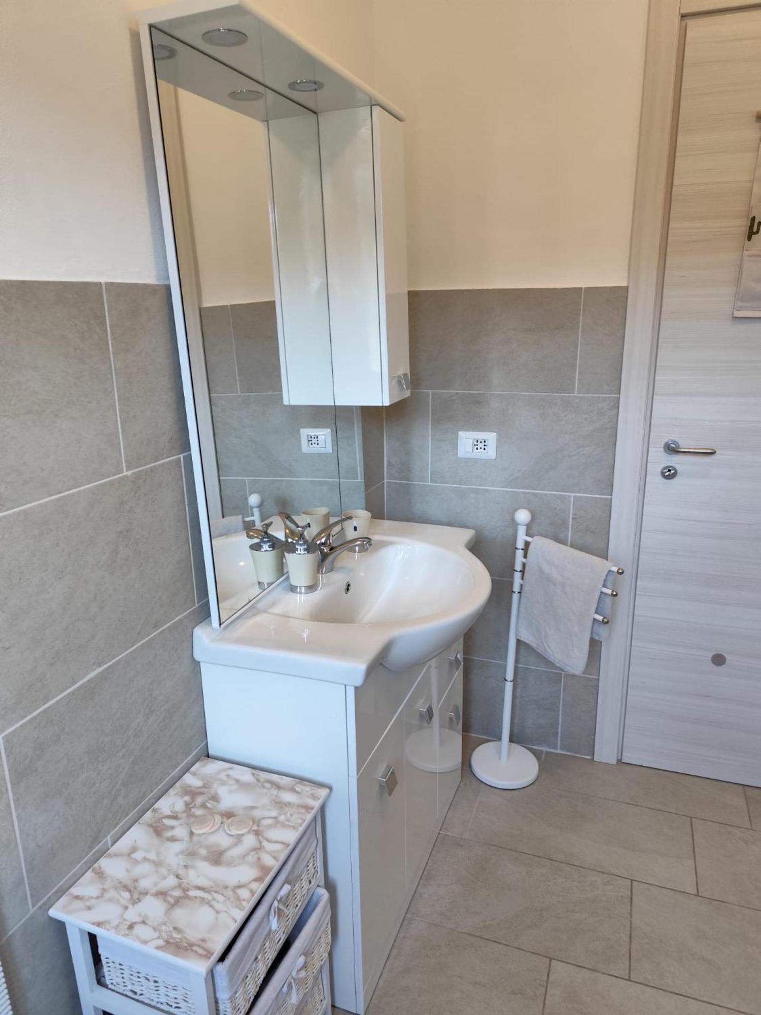 Residenza Tiziana Apartment Luino Exterior foto
